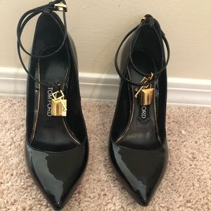 Tom Ford Patent padluck pumps